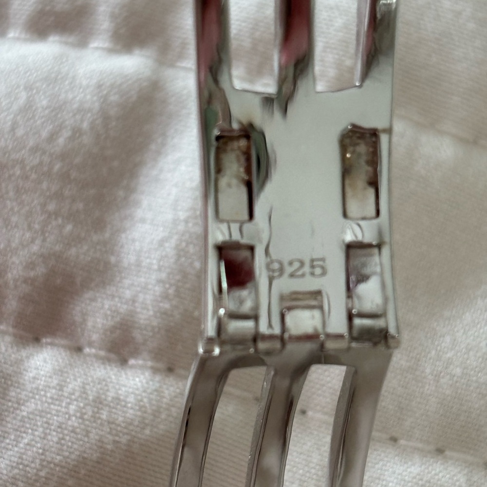 Lisa Robertson Elegant Silver Women's Bangle bracelet - Picture 5 of 8